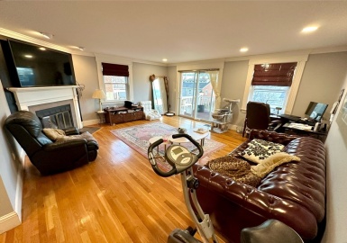 16 Breakwater Drive, Chelsea, Massachusetts 02150, 3 Bedrooms Bedrooms, 10 Rooms Rooms,2.5 BathroomsBathrooms,Residential Lease,For Rent,Breakwater Drive,73215728