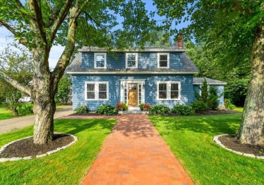 10 Lorraine Ave, North Andover, Massachusetts 01845, 5 Bedrooms Bedrooms, 9 Rooms Rooms,2 BathroomsBathrooms,Residential,For Sale,Lorraine Ave,73158606
