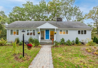 204 Oak Hill Circle, Concord, Massachusetts 01742, 3 Bedrooms Bedrooms, 7 Rooms Rooms,2.5 BathroomsBathrooms,Residential,For Sale,Oak Hill Circle,73171672
