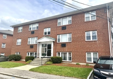 39 Carey Ave, Watertown, Massachusetts 02472, 2 Bedrooms Bedrooms, 4 Rooms Rooms,1 BathroomBathrooms,Residential Lease,For Rent,Carey Ave,73213213
