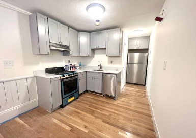 96 Spring St., Medford, Massachusetts 02155, 2 Bedrooms Bedrooms, 4 Rooms Rooms,1 BathroomBathrooms,Residential Lease,For Rent,Spring St.,73206639