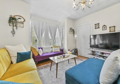 337 Washington, Somerville, Massachusetts 02123, 2 Bedrooms Bedrooms, 6 Rooms Rooms,1 BathroomBathrooms,Residential Lease,For Rent,Washington,73219498