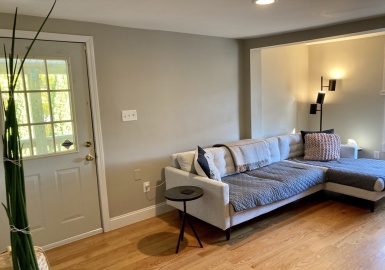 31 Hill Ave, Dedham, Massachusetts 02026, 2 Bedrooms Bedrooms, 5 Rooms Rooms,1 BathroomBathrooms,Residential Lease,For Rent,Hill Ave,73215762