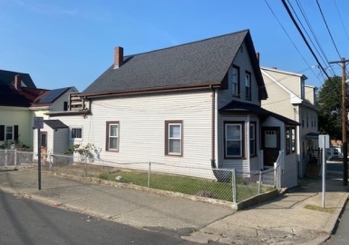 5 Hollingsworth Street, Lynn, Massachusetts 01902, 3 Bedrooms Bedrooms, 6 Rooms Rooms,1 BathroomBathrooms,Residential,For Sale,Hollingsworth Street,73155460