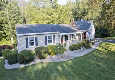258 Edgewood Rd, West Springfield, Massachusetts 01089, 3 Bedrooms Bedrooms, 6 Rooms Rooms,2 BathroomsBathrooms,Residential,For Sale,Edgewood Rd,73159459