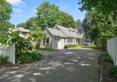447 Weston Road, Wellesley, Massachusetts 02482, 4 Bedrooms Bedrooms, 9 Rooms Rooms,3 BathroomsBathrooms,Residential,For Sale,Weston Road,73151639