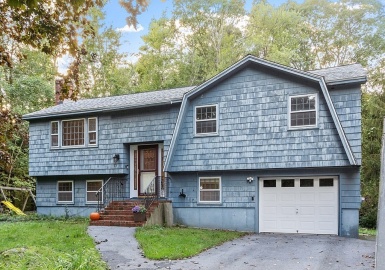 77 Hunt Rd, Chelmsford, Massachusetts 01824, 3 Bedrooms Bedrooms, 6 Rooms Rooms,2 BathroomsBathrooms,Residential,For Sale,Hunt Rd,73162319