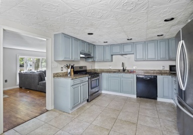 18.5 Cannon Hill Ave, Groveland, Massachusetts 01834, 4 Bedrooms Bedrooms, 9 Rooms Rooms,3 BathroomsBathrooms,Residential,For Sale,Cannon Hill Ave,73149020