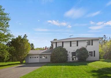 81 Burley St, Danvers, Massachusetts 01923, 5 Bedrooms Bedrooms, 8 Rooms Rooms,1.5 BathroomsBathrooms,Residential,For Sale,Burley St,73155575