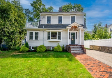 61 Willowdean Ave, Boston, Massachusetts 02132, 3 Bedrooms Bedrooms, 8 Rooms Rooms,2.5 BathroomsBathrooms,Residential,For Sale,Willowdean Ave,73151771