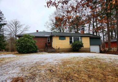 80 Warren St, Southbridge, Massachusetts 01550, 3 Bedrooms Bedrooms, 6 Rooms Rooms,1 BathroomBathrooms,Residential,For Sale,Warren St,73071211
