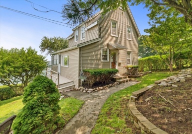 89-R Upland Rd, Winthrop, Massachusetts 02152, 3 Bedrooms Bedrooms, 6 Rooms Rooms,1 BathroomBathrooms,Residential,For Sale,Upland Rd,73138011