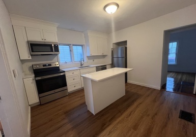 83 1/2 Summer St, Salem, Massachusetts 01970, 2 Bedrooms Bedrooms, 5 Rooms Rooms,1 BathroomBathrooms,Residential Lease,For Rent,Summer St,73189837
