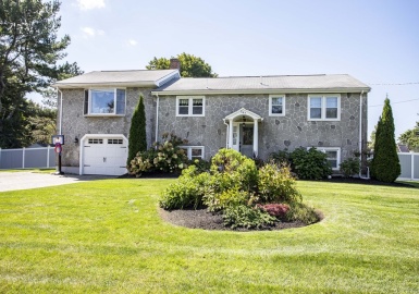 547 Vernon St, Bridgewater, Massachusetts 02324, 4 Bedrooms Bedrooms, 9 Rooms Rooms,3 BathroomsBathrooms,Residential,For Sale,Vernon St,73129460