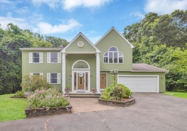 252 Elizabeth Dr., Ludlow, Massachusetts 01056, 5 Bedrooms Bedrooms, 12 Rooms Rooms,4.5 BathroomsBathrooms,Residential,For Sale,Elizabeth Dr.,73141068