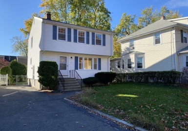 132 Lowell St, Lexington, Massachusetts 02420, 3 Bedrooms Bedrooms, 6 Rooms Rooms,1.5 BathroomsBathrooms,Residential Lease,For Rent,Lowell St,73205018