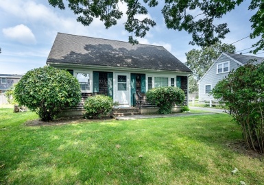 24 Montauk Street, Falmouth, Massachusetts 02536, 4 Bedrooms Bedrooms, 7 Rooms Rooms,1 BathroomBathrooms,Residential,For Sale,Montauk Street,73157009