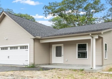 52 Hamilton Ave., Orange, Massachusetts 01364, 3 Bedrooms Bedrooms, 6 Rooms Rooms,2 BathroomsBathrooms,Residential,For Sale,Hamilton Ave.,73085599