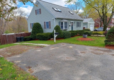 254 Main St, Amesbury, Massachusetts 01913, 1 Bedroom Bedrooms, 4 Rooms Rooms,1 BathroomBathrooms,Residential Lease,For Rent,Main St,73106753