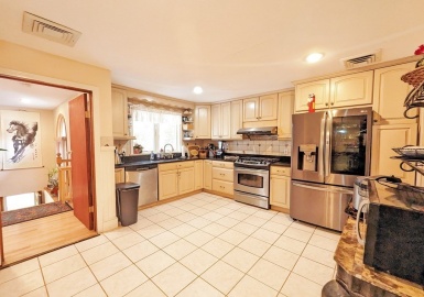 328 Blue Hill Ave., Milton, Massachusetts 02186, 2 Bedrooms Bedrooms, 5 Rooms Rooms,1 BathroomBathrooms,Residential Lease,For Rent,Blue Hill Ave.,73180653