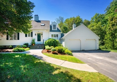 32 Bartletts Reach, Amesbury, Massachusetts 01913, 3 Bedrooms Bedrooms, 10 Rooms Rooms,3 BathroomsBathrooms,Residential,For Sale,Bartlett's Reach,Bartletts Reach,73155777