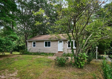 63 Phelps St, Easthampton, Massachusetts 01027, 3 Bedrooms Bedrooms, 5 Rooms Rooms,1 BathroomBathrooms,Residential,For Sale,Phelps St,73148622