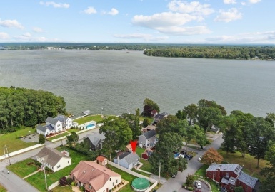 1122 Wood St., Fall River, Massachusetts 02721, 2 Bedrooms Bedrooms, 4 Rooms Rooms,1 BathroomBathrooms,Residential,For Sale,Wood St.,73163957