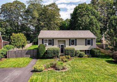 9 Ricker Circle, Hamilton, Massachusetts 01982, 3 Bedrooms Bedrooms, 6 Rooms Rooms,2 BathroomsBathrooms,Residential,For Sale,Ricker Circle,73148979
