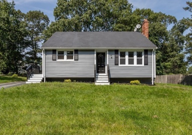 124 Dixon Rd, Brockton, Massachusetts 02302, 3 Bedrooms Bedrooms, 6 Rooms Rooms,2 BathroomsBathrooms,Residential,For Sale,Dixon Rd,73159631