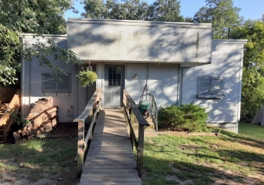 3 Riverbank Rd, Northampton, Massachusetts 01060, 2 Bedrooms Bedrooms, 5 Rooms Rooms,2 BathroomsBathrooms,Residential,For Sale,Riverbank Rd,73097649