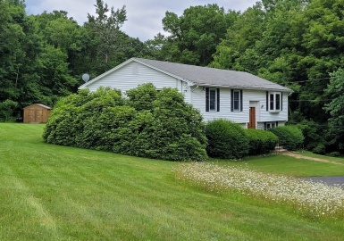 56 Town Farm Rd, Brookfield, Massachusetts 01506, 3 Bedrooms Bedrooms, 6 Rooms Rooms,1 BathroomBathrooms,Residential,For Sale,Town Farm Rd,73156962