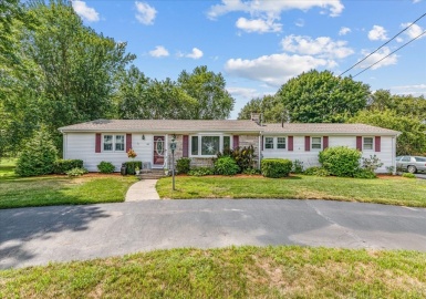 163 Pearse Rd, Swansea, Massachusetts 02777, 2 Bedrooms Bedrooms, 6 Rooms Rooms,2.5 BathroomsBathrooms,Residential,For Sale,Pearse Rd,73151017