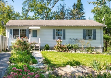 60 Holly St, Gloucester, Massachusetts 01930, 3 Bedrooms Bedrooms, 5 Rooms Rooms,1.5 BathroomsBathrooms,Residential,For Sale,Holly St,73163963