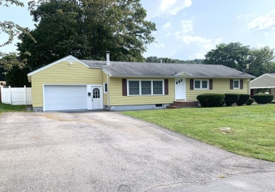 24 Strathmore Rd, Haverhill, Massachusetts 01832, 3 Bedrooms Bedrooms, 5 Rooms Rooms,2 BathroomsBathrooms,Residential,For Sale,Strathmore Rd,73157292