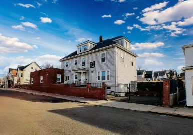 37-39 Adams Street, Lynn, Massachusetts 01902, 4 Bedrooms Bedrooms, 6 Rooms Rooms,2 BathroomsBathrooms,Residential Lease,For Rent,Adams Street,73231930