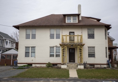 2 Bryant Street, Wakefield, Massachusetts 01880, 2 Bedrooms Bedrooms, 6 Rooms Rooms,1 BathroomBathrooms,Residential Lease,For Rent,Bryant Street,73225240