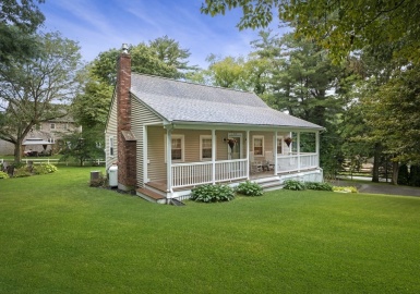 510 Hayward St, Bridgewater, Massachusetts 02324, 3 Bedrooms Bedrooms, 6 Rooms Rooms,1.5 BathroomsBathrooms,Residential,For Sale,Hayward St,73161236