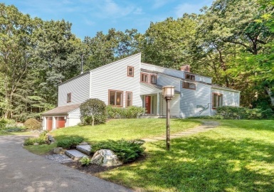 13 Oak Meadow, Lincoln, Massachusetts 01773, 4 Bedrooms Bedrooms, 9 Rooms Rooms,3.5 BathroomsBathrooms,Residential,For Sale,Oak Meadow,73155671