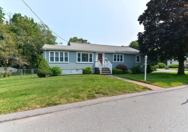 84 Plymouth Rd, Wakefield, Massachusetts 01880, 3 Bedrooms Bedrooms, 8 Rooms Rooms,2 BathroomsBathrooms,Residential,For Sale,Plymouth Rd,73141746