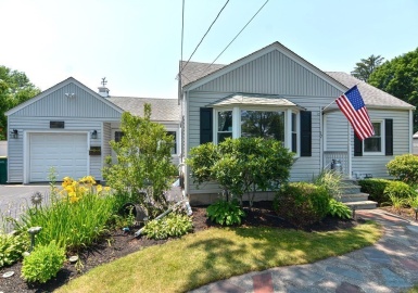 17 Crescent Ave., North Attleboro, Massachusetts 02760, 4 Bedrooms Bedrooms, 7 Rooms Rooms,1.5 BathroomsBathrooms,Residential,For Sale,Crescent Ave.,73138606