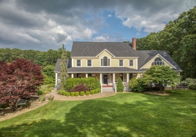 128 Millville St, Mendon, Massachusetts 01756, 4 Bedrooms Bedrooms, 9 Rooms Rooms,3.5 BathroomsBathrooms,Residential,For Sale,Millville St,73131596
