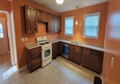 13 Fairbanks St, Worcester, Massachusetts 01610, 3 Bedrooms Bedrooms, 7 Rooms Rooms,2 BathroomsBathrooms,Residential Lease,For Rent,Fairbanks St,73218328