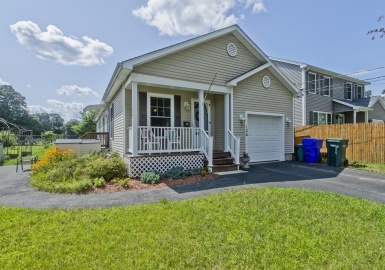 126 Ambrose Street, Springfield, Massachusetts 01109, 3 Bedrooms Bedrooms, 5 Rooms Rooms,2 BathroomsBathrooms,Residential,For Sale,Ambrose Street,73144032