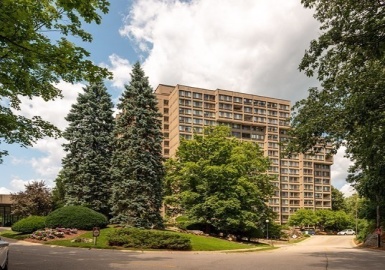 250 Hammond Pond Pkwy, Newton, Massachusetts 02467, 2 Bedrooms Bedrooms, 5 Rooms Rooms,2 BathroomsBathrooms,Residential,For Sale,The Towers Of Chestnut Hill,Hammond Pond Pkwy,73162668