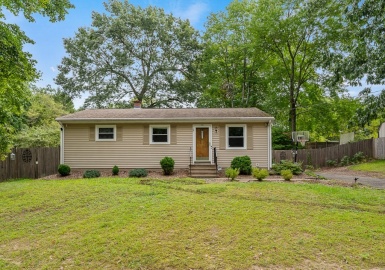 295 Newhouse Street, Springfield, Massachusetts 01118, 3 Bedrooms Bedrooms, 5 Rooms Rooms,1 BathroomBathrooms,Residential,For Sale,Newhouse Street,73156333