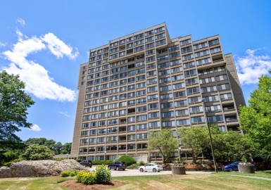 250 Hammond Pond Pkwy, Newton, Massachusetts 02467, 3 Bedrooms Bedrooms, 6 Rooms Rooms,2 BathroomsBathrooms,Residential,For Sale,The Towers Of Chestnut Hill,Hammond Pond Pkwy,73116833