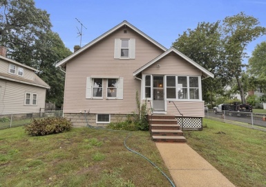 205 Salem Street, Wakefield, Massachusetts 01880, 3 Bedrooms Bedrooms, 6 Rooms Rooms,1 BathroomBathrooms,Residential,For Sale,Salem Street,73161282