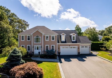 2 Spinnaker Ln, Dartmouth, Massachusetts 02748, 4 Bedrooms Bedrooms, 9 Rooms Rooms,3.5 BathroomsBathrooms,Residential,For Sale,Spinnaker Ln,73041724