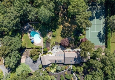88 Sol E Mar St, Dartmouth, Massachusetts 02748, 4 Bedrooms Bedrooms, 8 Rooms Rooms,3 BathroomsBathrooms,Residential,For Sale,Sol E Mar St,73160397