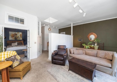 69 Market St, Northampton, Massachusetts 01060, 1 Bedroom Bedrooms, 4 Rooms Rooms,1 BathroomBathrooms,Residential,For Sale,Market St,73162380